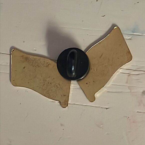 Vintage 1.5” gold tone double U.S. flag hat lapel pin tie tack - Picture 8 of 10